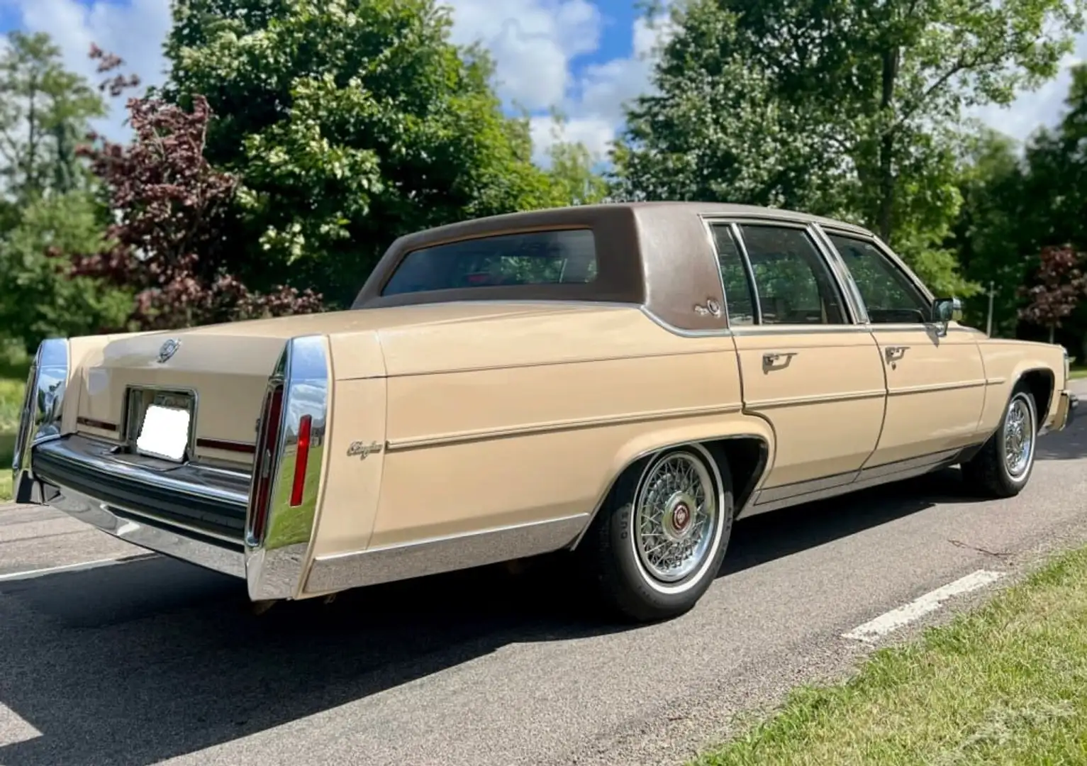 Cadillac Brougham d'elegance 5.0L V8 Beige - 1
