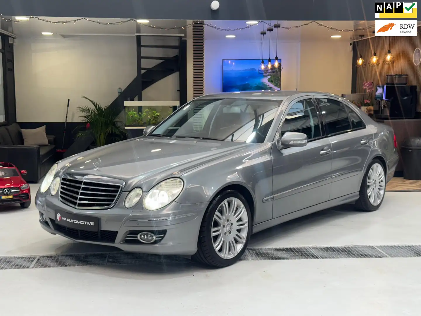 Mercedes-Benz E 320 CDI Avantgarde|Navi|Stoelverw|Cruise|Trekh|NAP Gri - 1