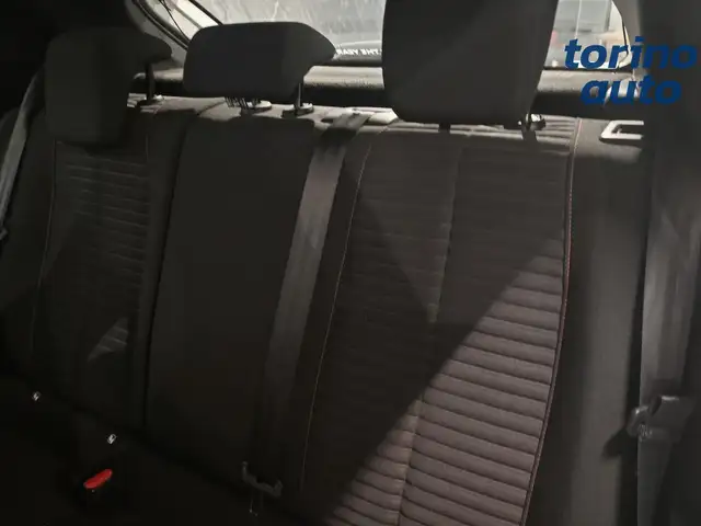 Peugeot 208 view 9
