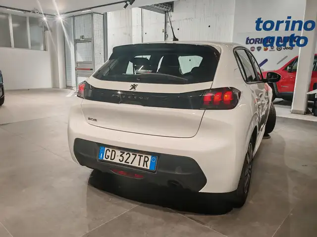 Peugeot 208 view 5
