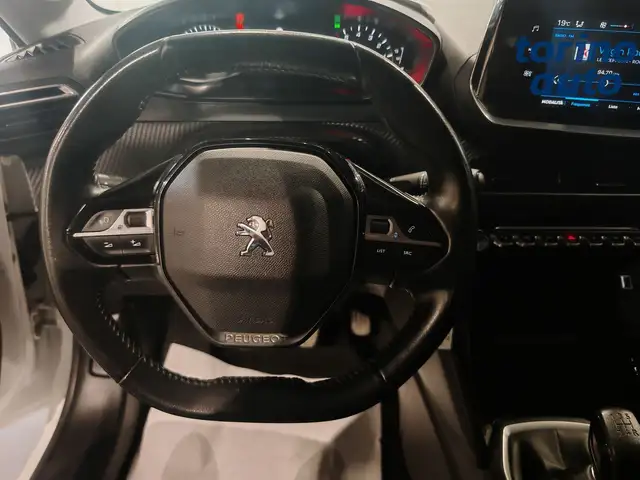 Peugeot 208 view 12