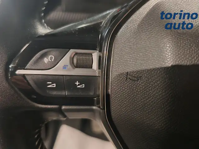 Peugeot 208 view 14