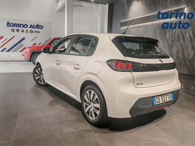 Peugeot 208 view 4