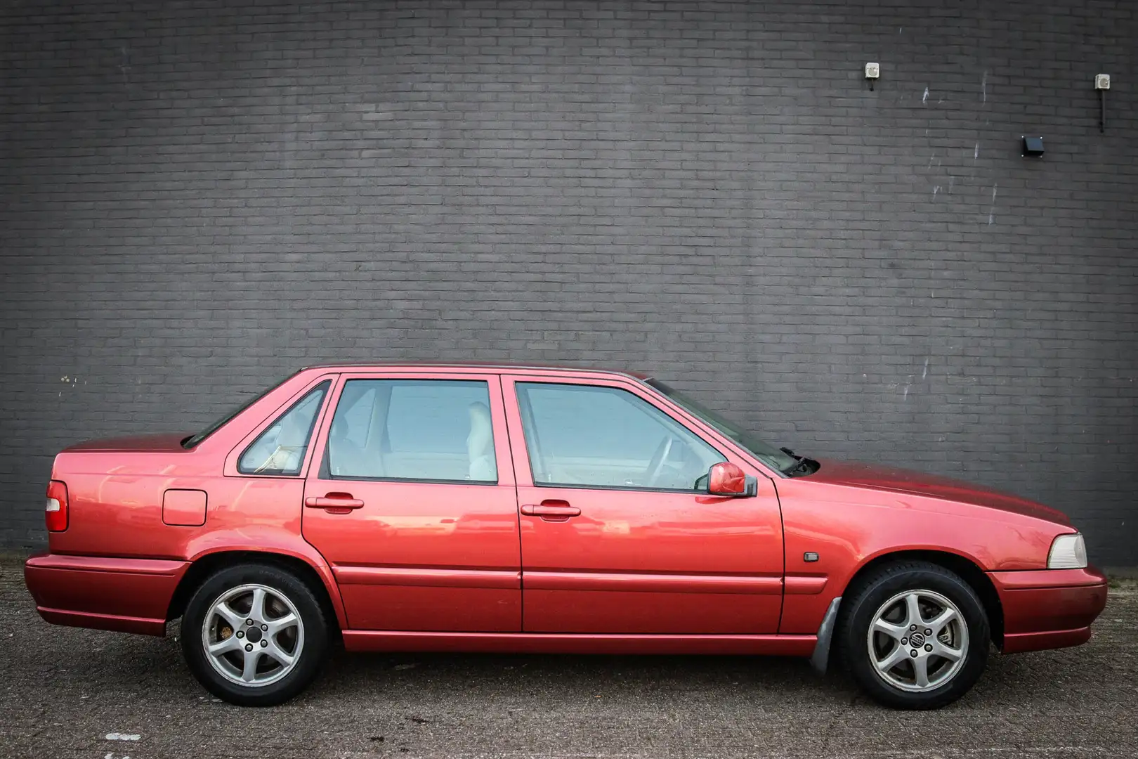 Volvo S70 2.5 Comfort-Line Net binnen - Nu al te bezichtigen Rojo - 2