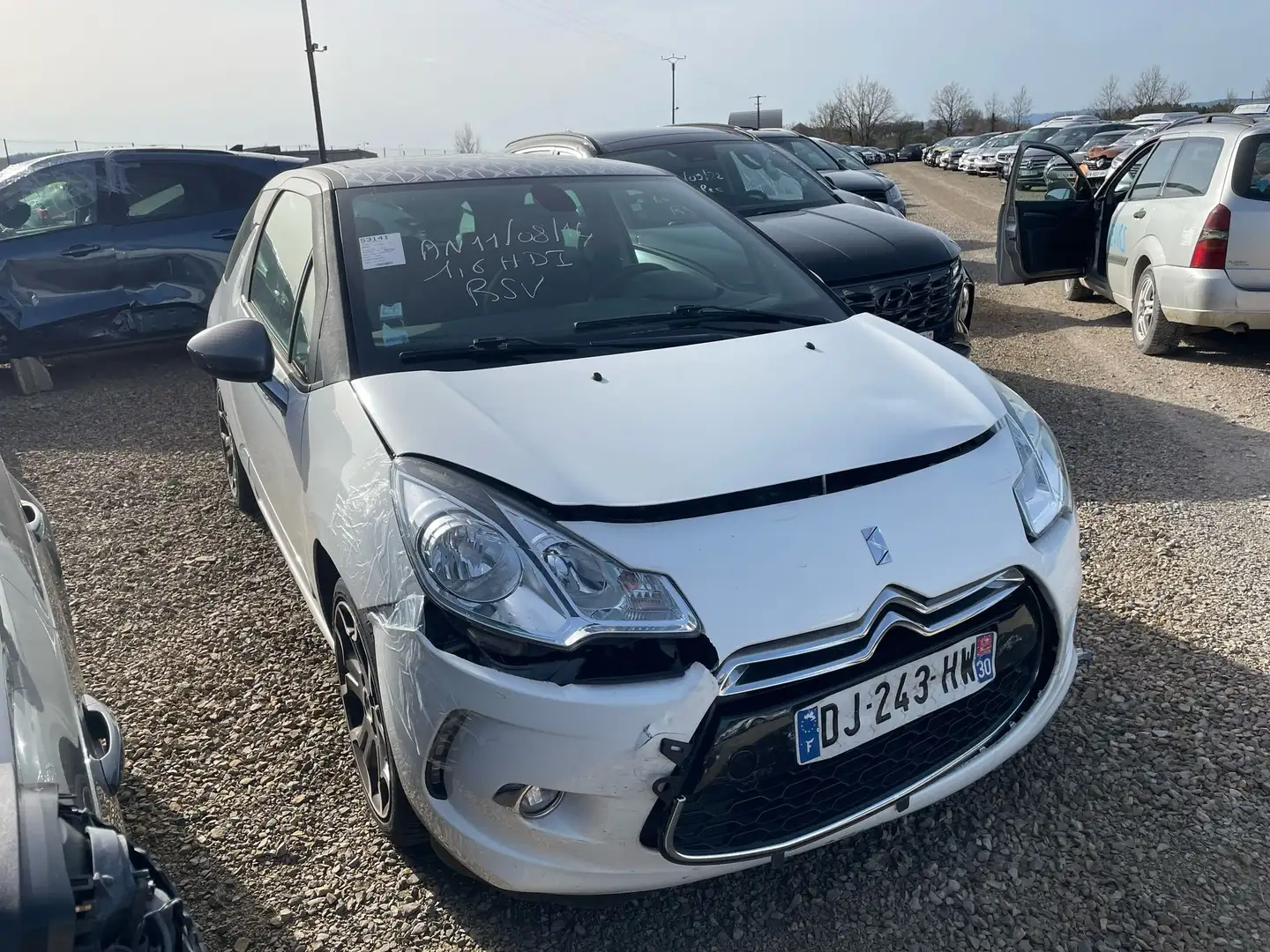 Citroen DS3 1.6 e-HDi 90 So chic / DJ243 Blanc - 1