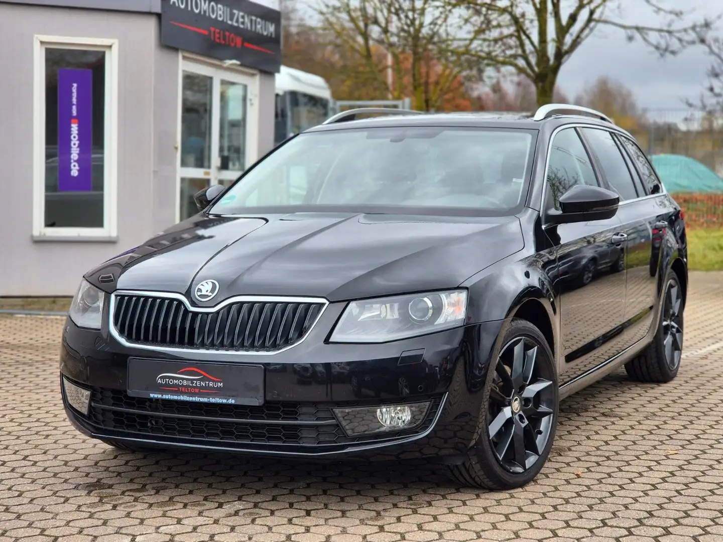 Skoda Octavia Combi 1.4 TSI Style Business-Paket Navi Schwarz - 1