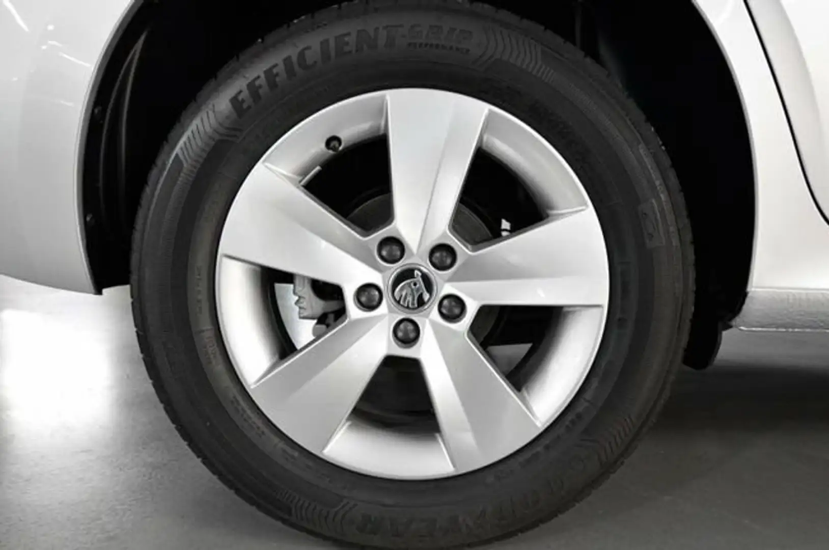 Skoda Kamiq Ambition Plus 1.0 TSI 81kW (110CV) (NW43J514) Argent - 2