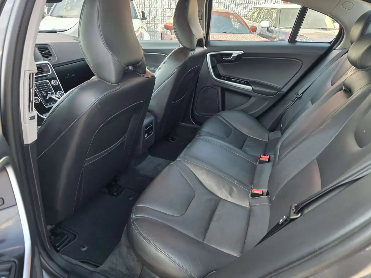Volvo S60 снимка Volvo S60