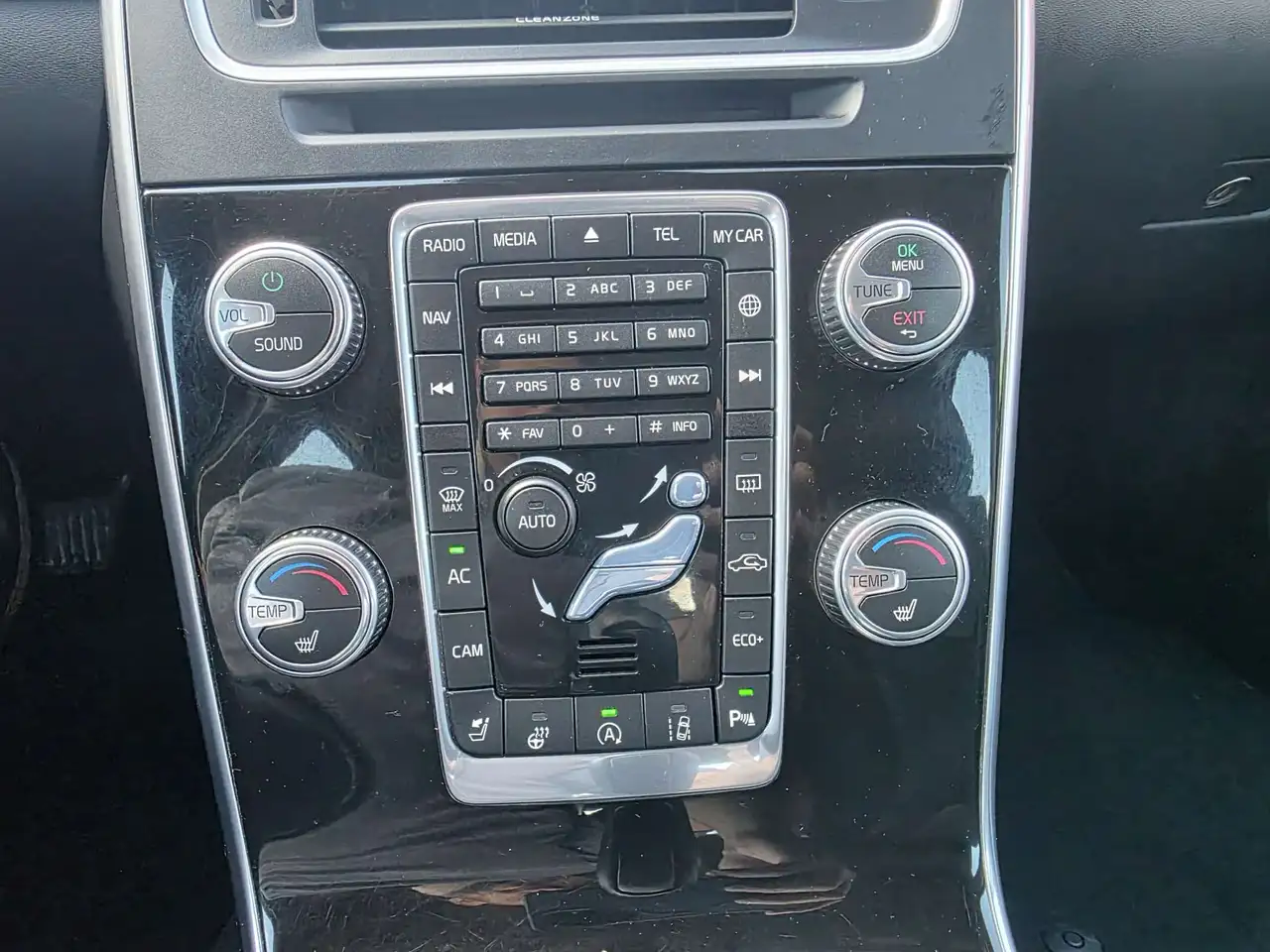 Volvo S60 снимка Volvo S60