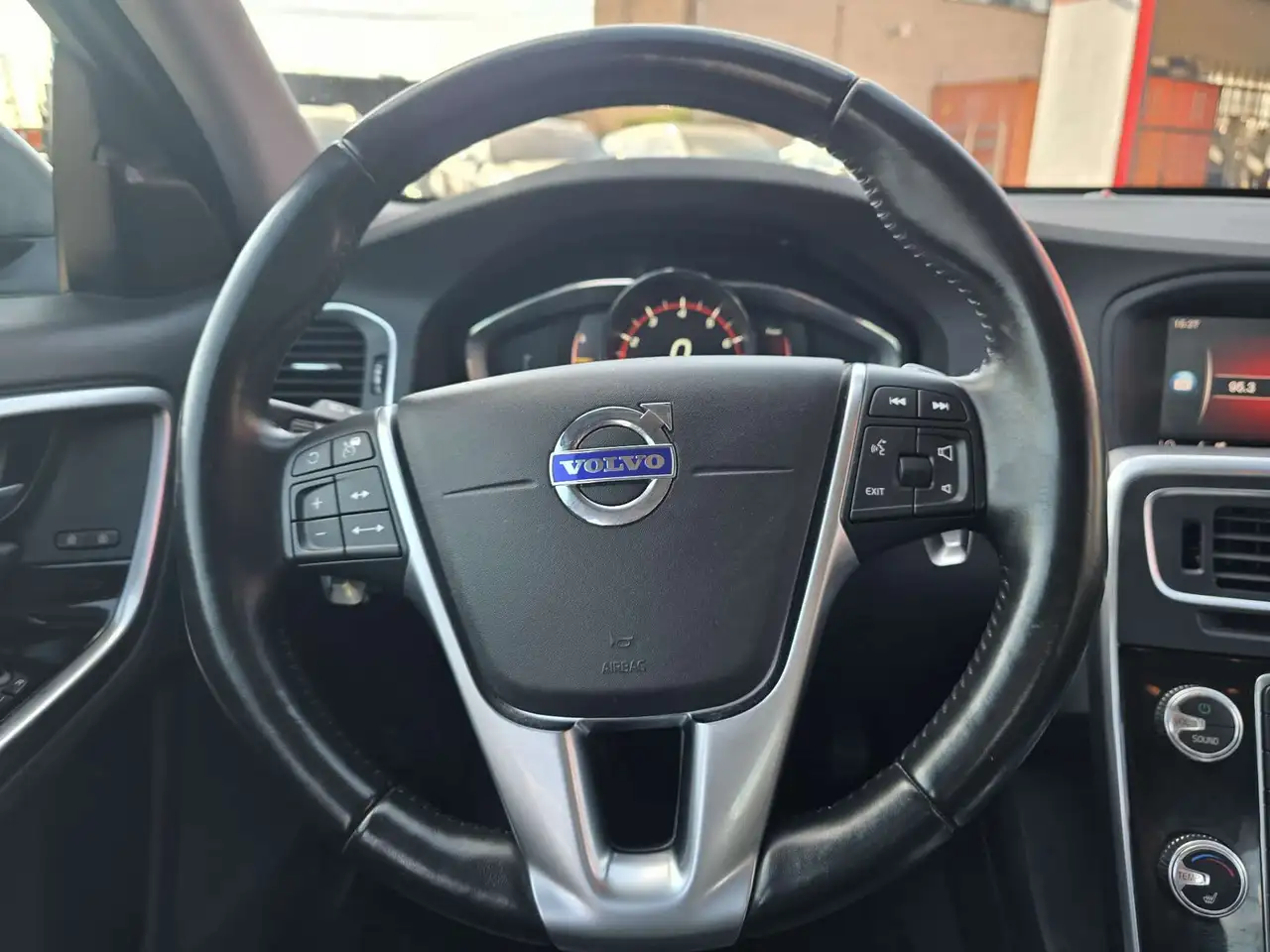 Volvo S60 снимка Volvo S60