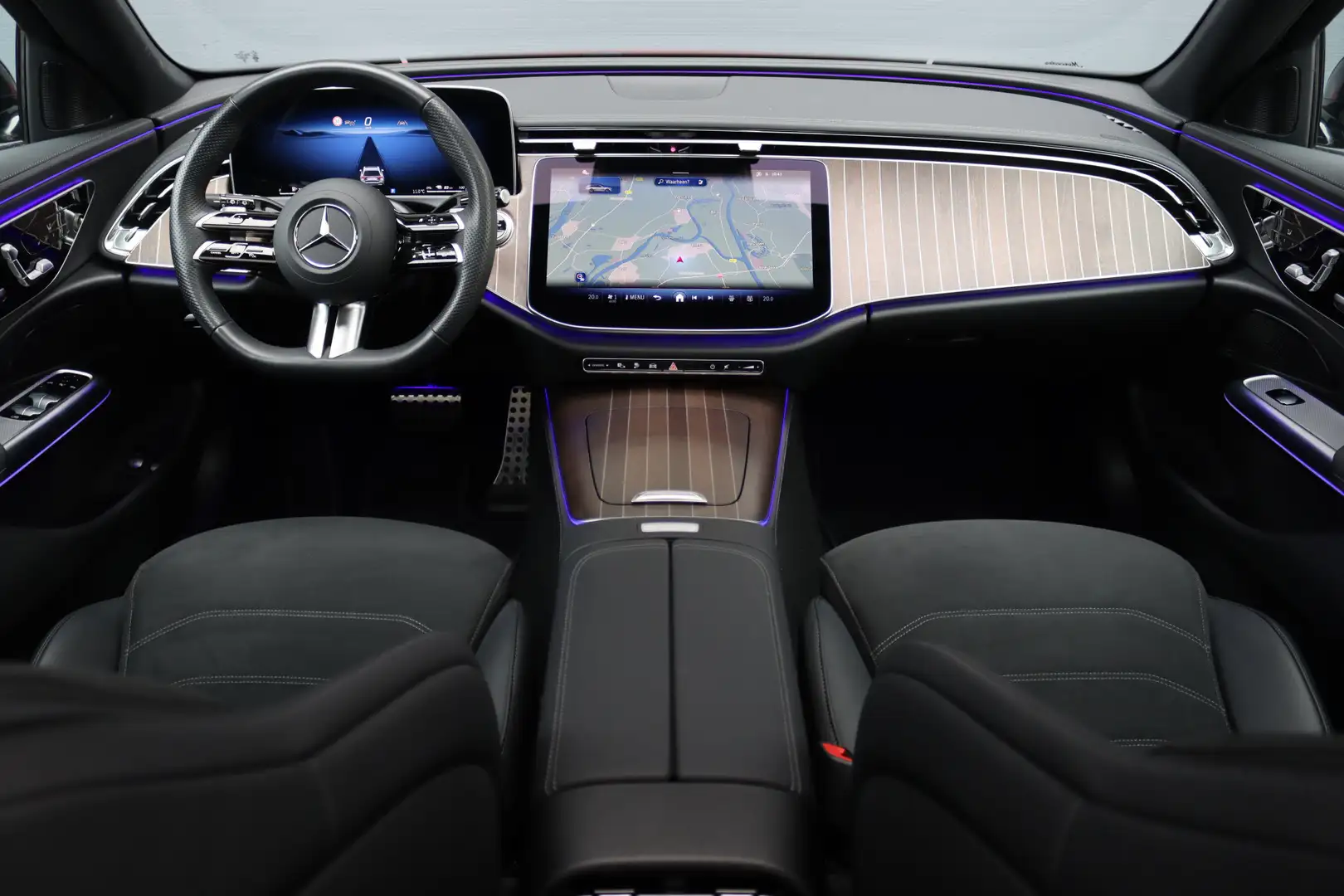 Mercedes-Benz E 300 Estate e AMG Line | Distronic | Panoramadak | Memo Rojo - 2