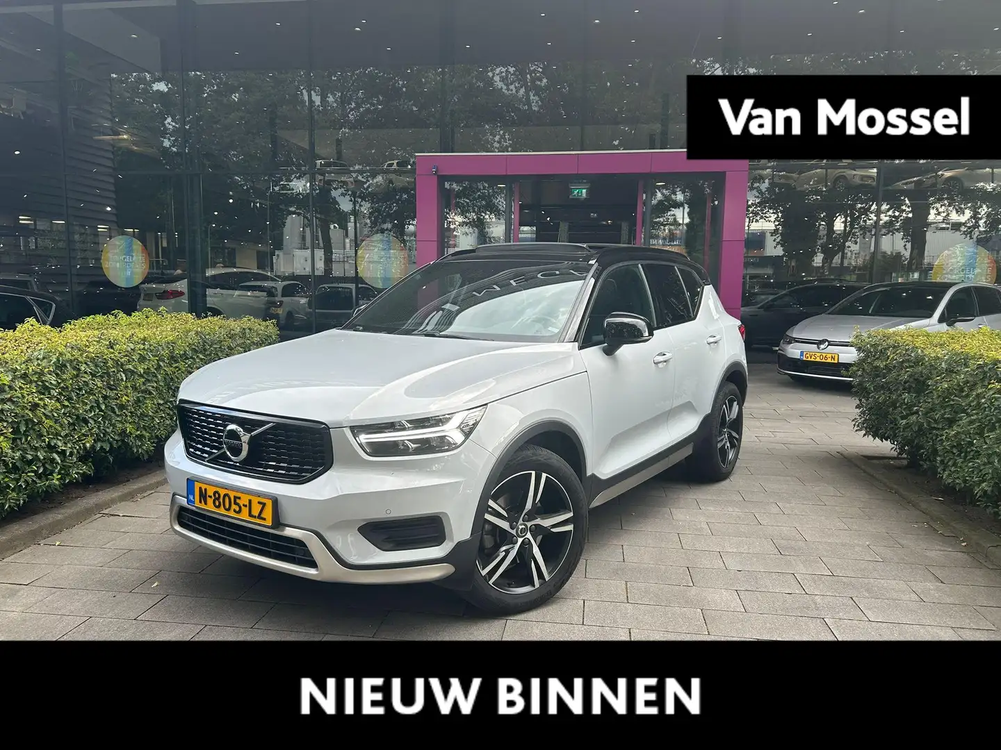 Volvo XC40 2.0 B4 R-Design | WORDT VERWACHT | PANORAMADAK | A Grijs - 1