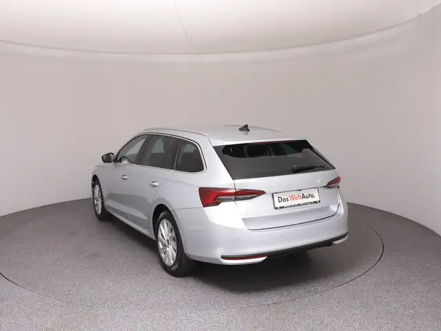 Skoda Octavia view 5