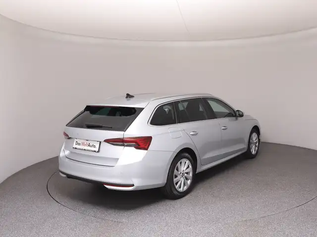 Skoda Octavia view 4