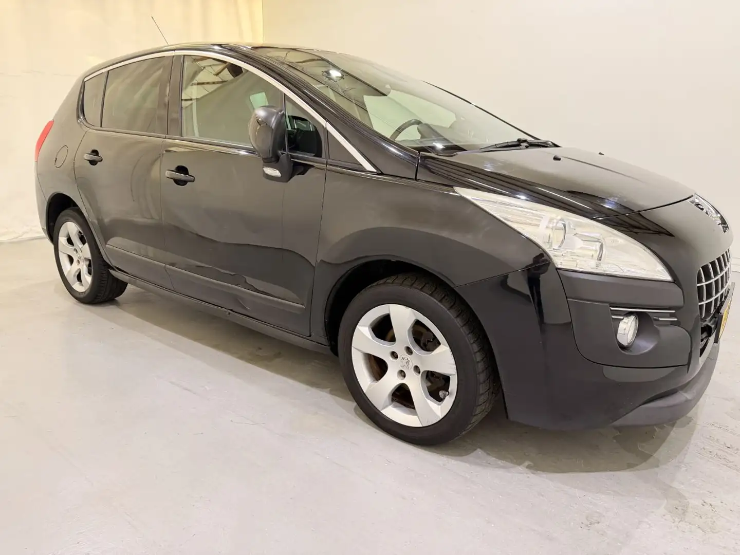 Peugeot 3008 1.6 120 VTi Blue Lease Navi/Clima Zwart - 1