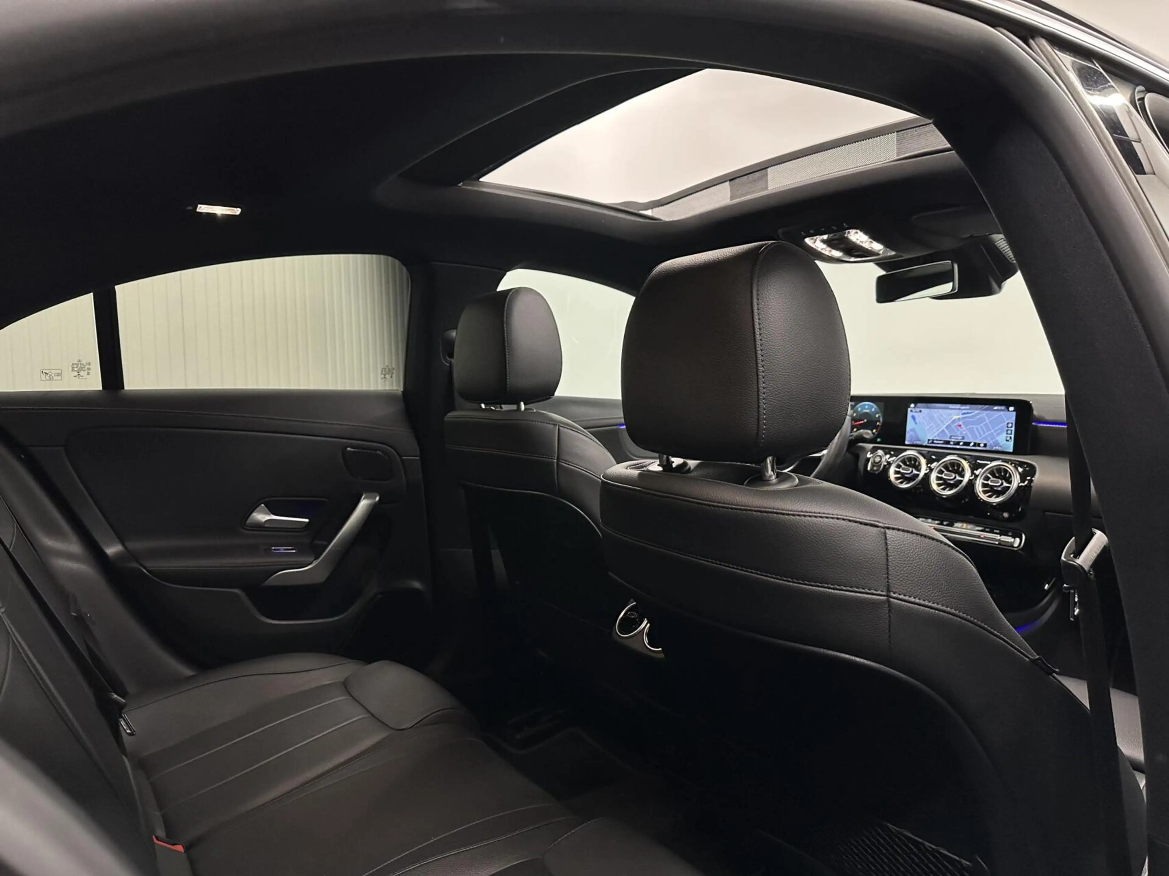 Mercedes-Benz CLA 180 Business Solution Luxury PANO CAMERA SFEERVERLICHT — photo 13