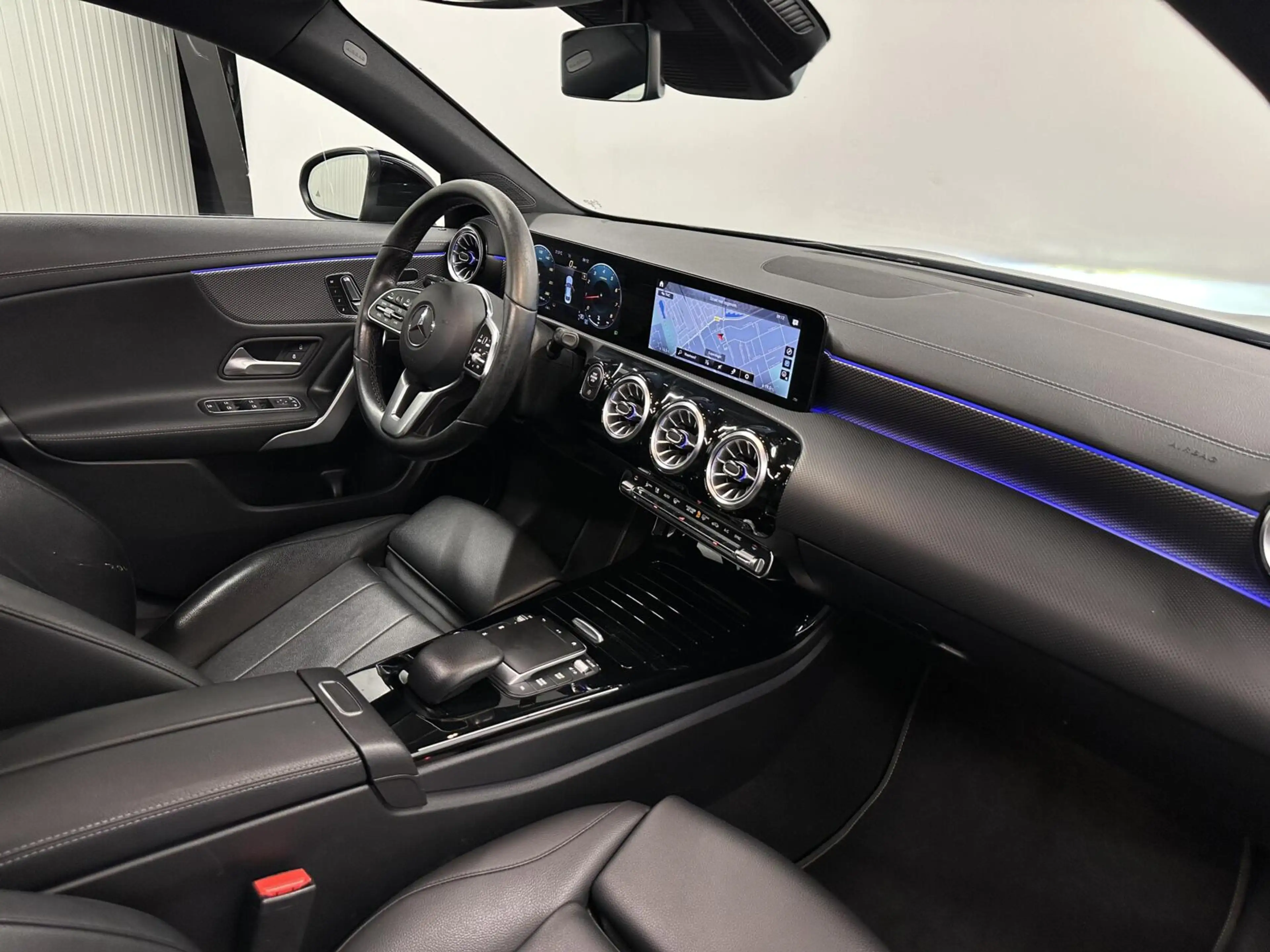 Mercedes-Benz CLA 180 Business Solution Luxury PANO CAMERA SFEERVERLICHT — photo 11