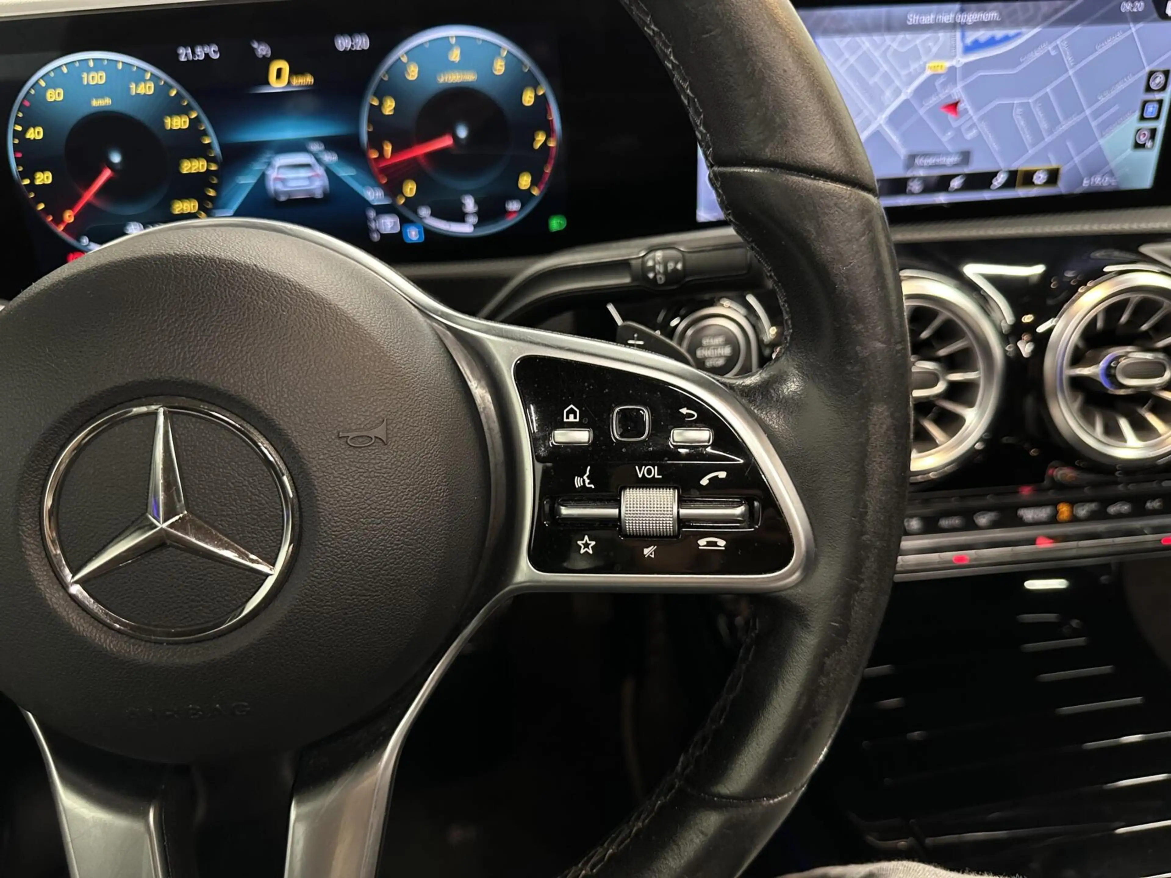 Mercedes-Benz CLA 180 Business Solution Luxury PANO CAMERA SFEERVERLICHT — photo 42