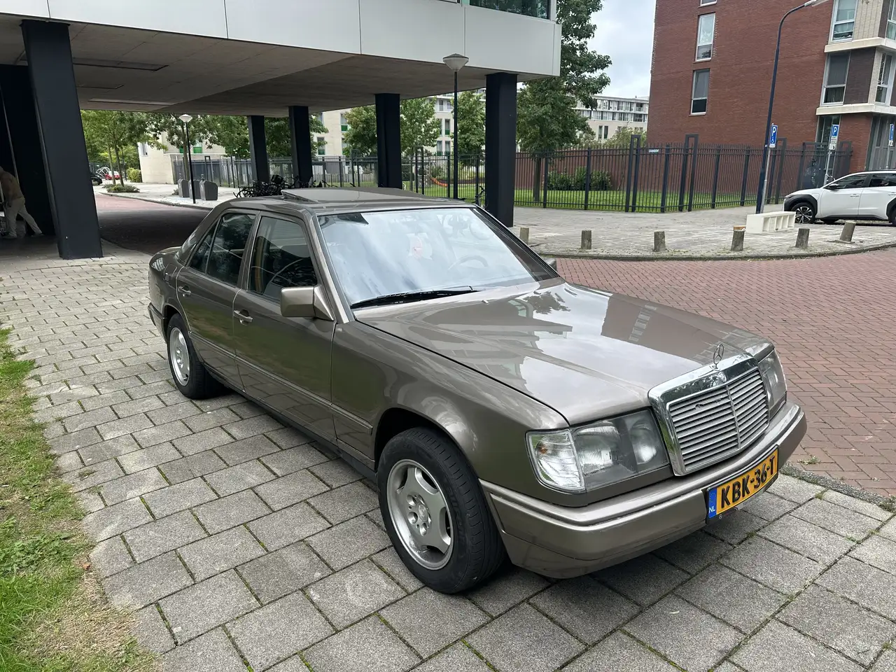 Mercedes-Benz 250D W124 5 cylinder schuifdak UNIEK, foto 4
