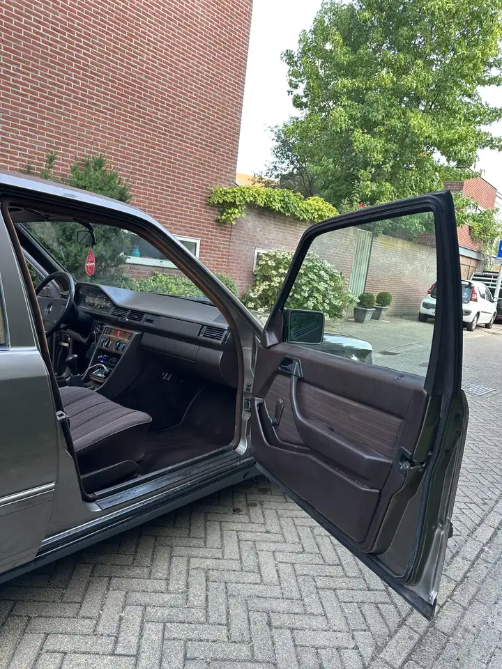 Mercedes-Benz 250D W124 5 cylinder schuifdak UNIEK, foto 11