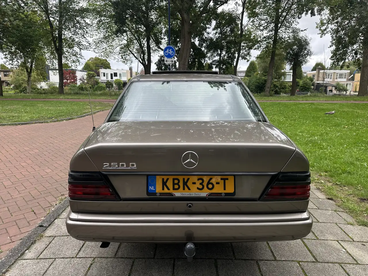 Mercedes-Benz 250D W124 5 cylinder schuifdak UNIEK, foto 1