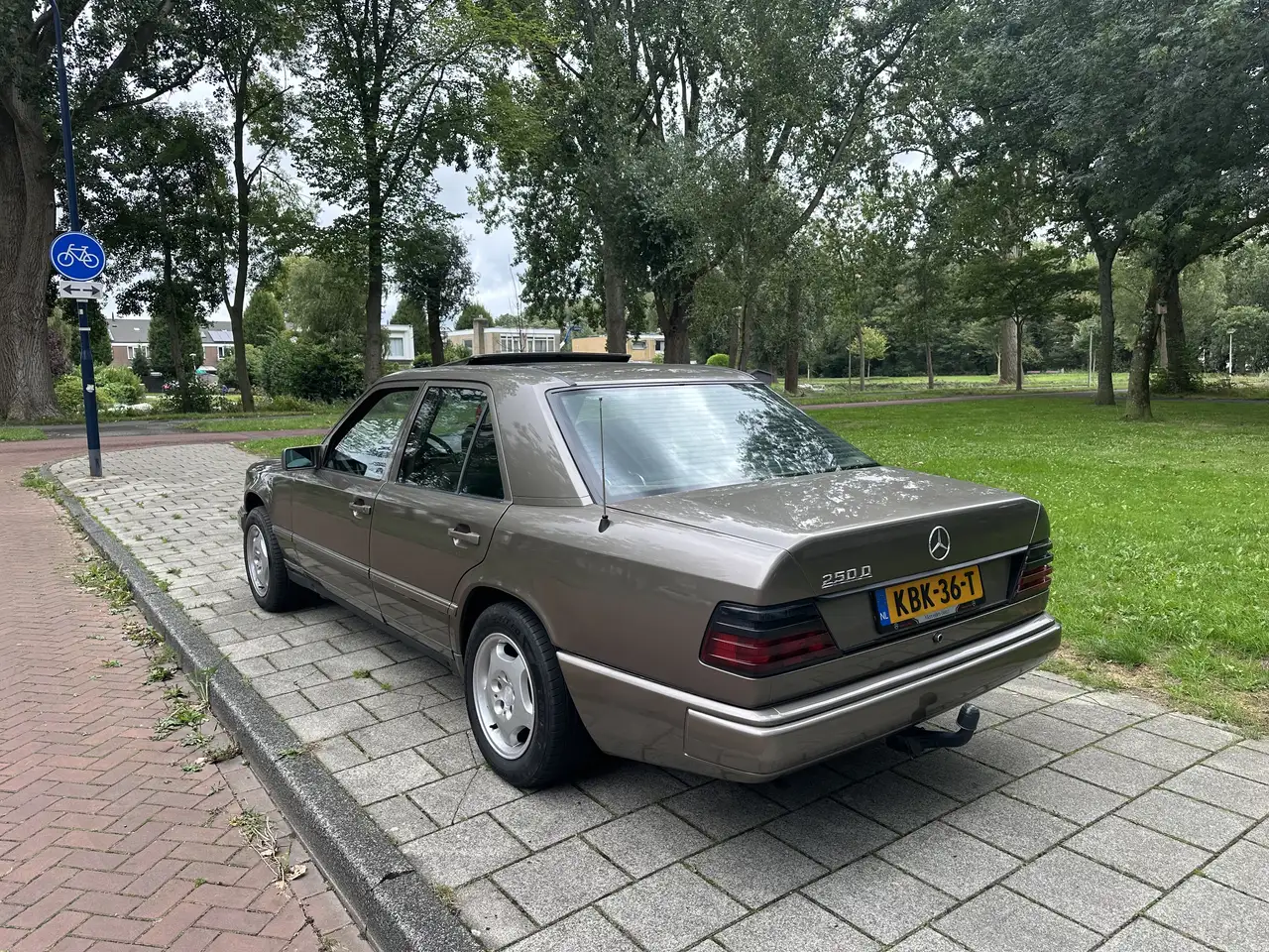 Mercedes-Benz 250D W124 5 cylinder schuifdak UNIEK, foto 8