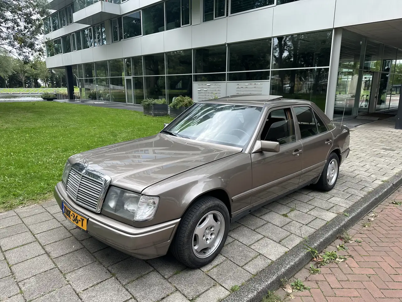 Mercedes-Benz 250D W124 5 cylinder schuifdak UNIEK, foto 6