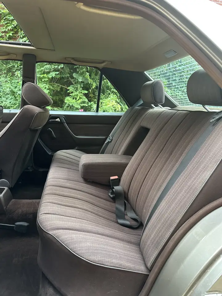 Mercedes-Benz 250D W124 5 cylinder schuifdak UNIEK, foto 10