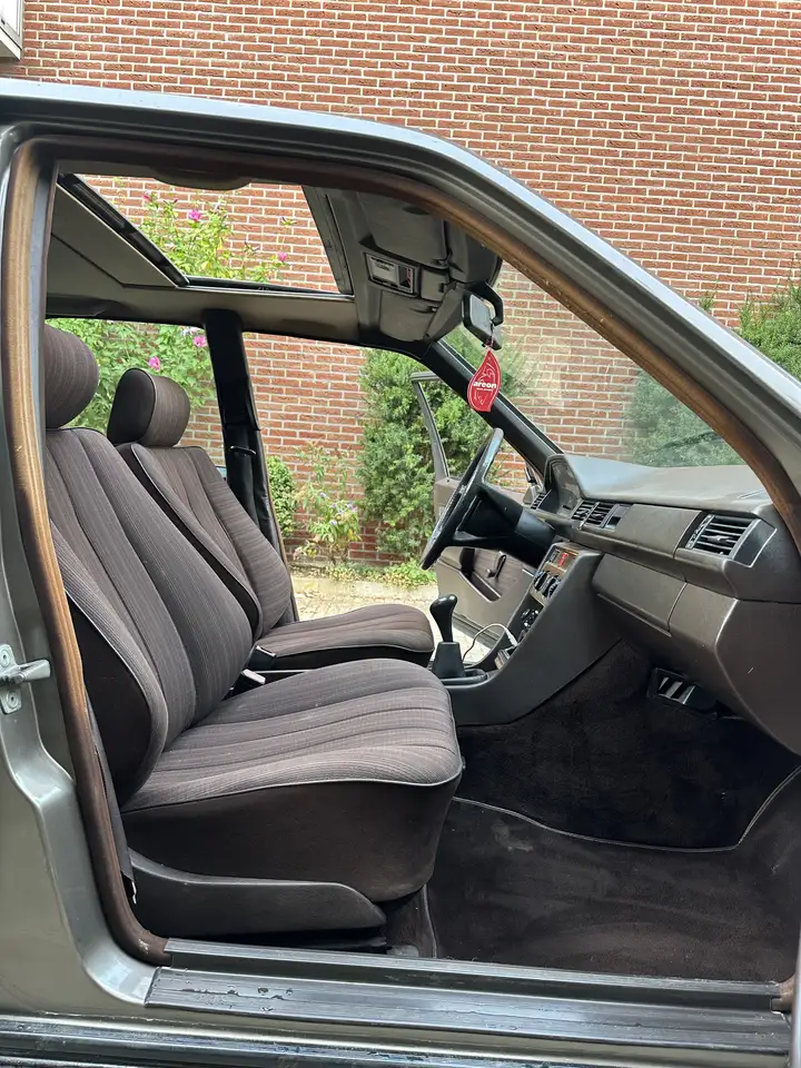 Mercedes-Benz 250D W124 5 cylinder schuifdak UNIEK, foto 12