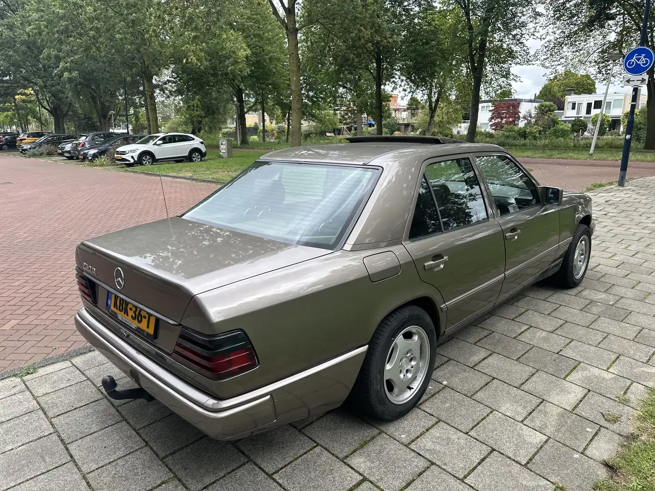 Mercedes-Benz 250D W124 5 cylinder schuifdak UNIEK, foto 3