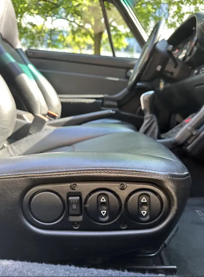Porsche 993 911 993 Carrera C2 Cabrio D-Fzg Triple-Black, foto 9