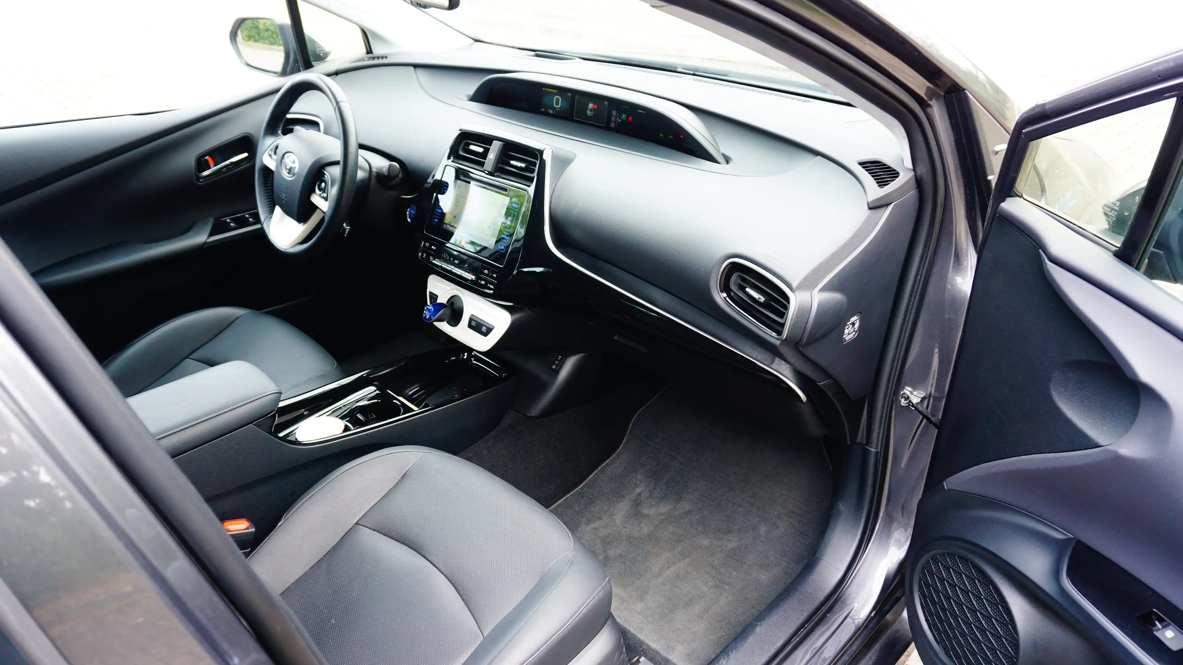 Toyota Prius Executive/2xPDC/Ledar/SHZ/LED/NAVI/R.KAMERA — photo 8