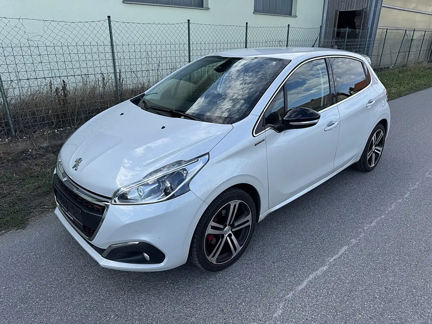 Peugeot 208 1.2 PureTech 110 GT Line S&S KM 114 Weiß - 1