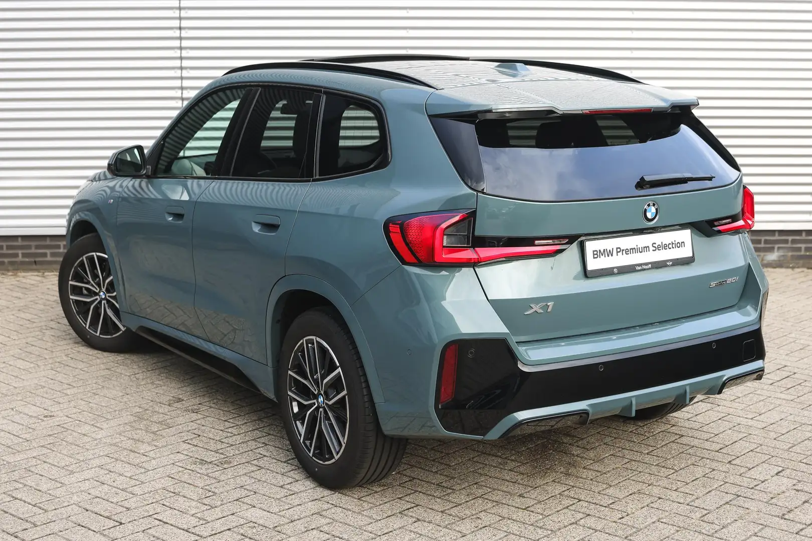 BMW X1 sDrive20i M Sport Automaat / Panoramadak / Trekhaa Grün - 2