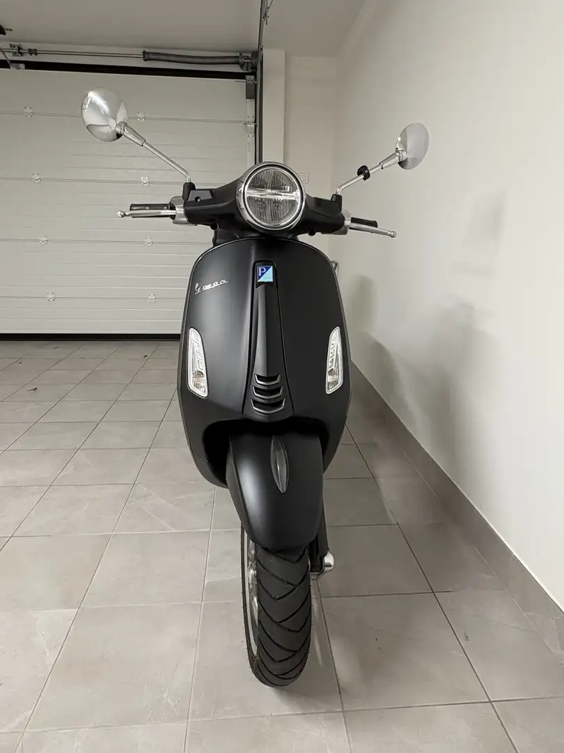 Vespa Primavera S 125 modello S nero opaco con schermo touch e bauletto Noir - 1
