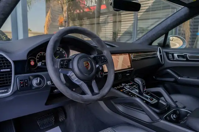 Porsche Cayenne view 13