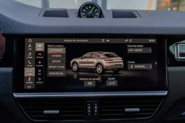 Porsche Cayenne view 11