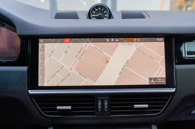 Porsche Cayenne view 9