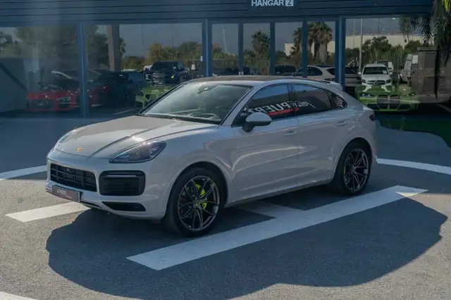 Porsche Cayenne view 3