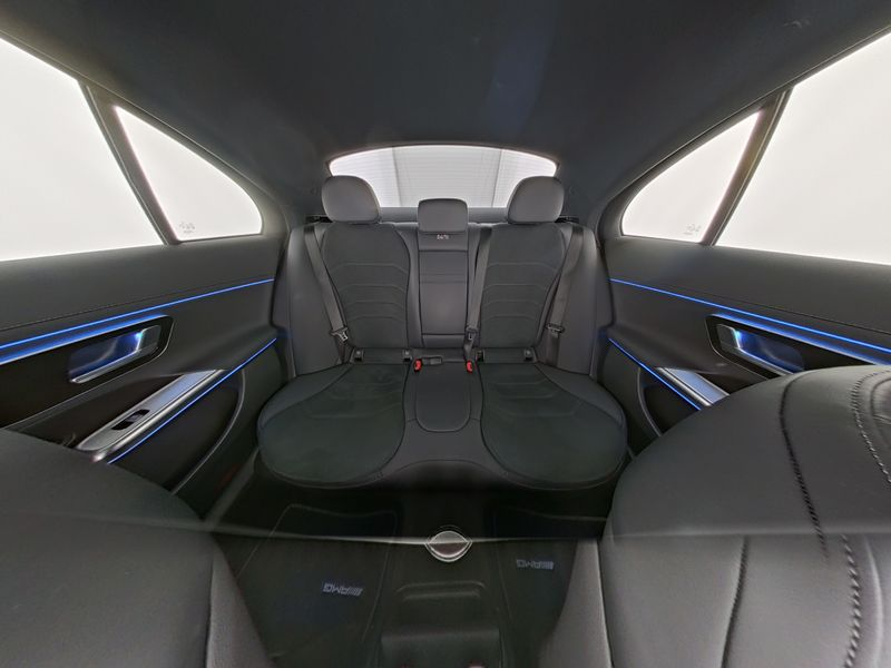 Mercedes-Benz E 200 Limousine AMG AMG/NIGHT/LED/DISTR./KAMERA — photo 5