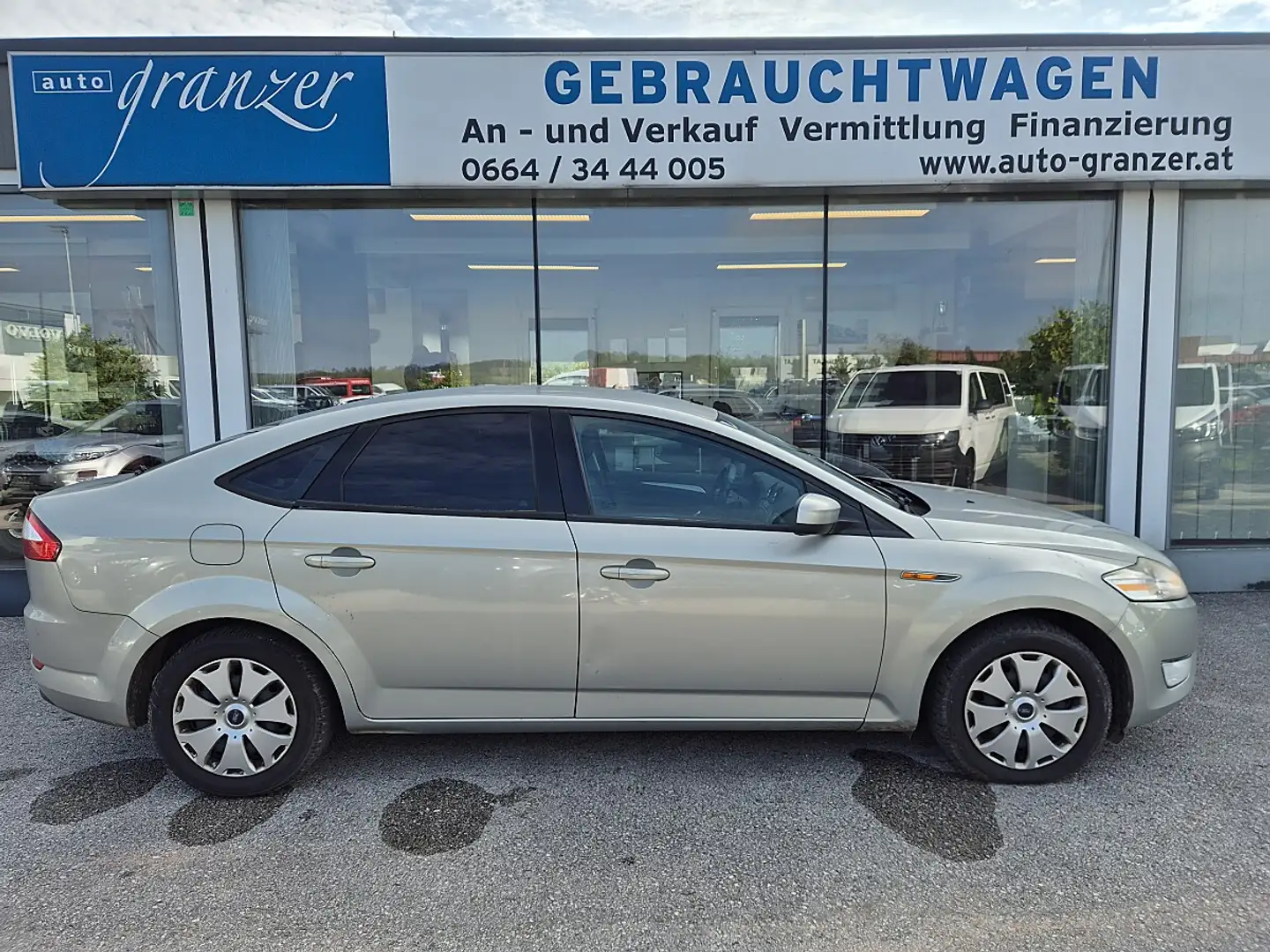 Ford Mondeo Ambiente 2,0 TDCi DPF Grau - 1