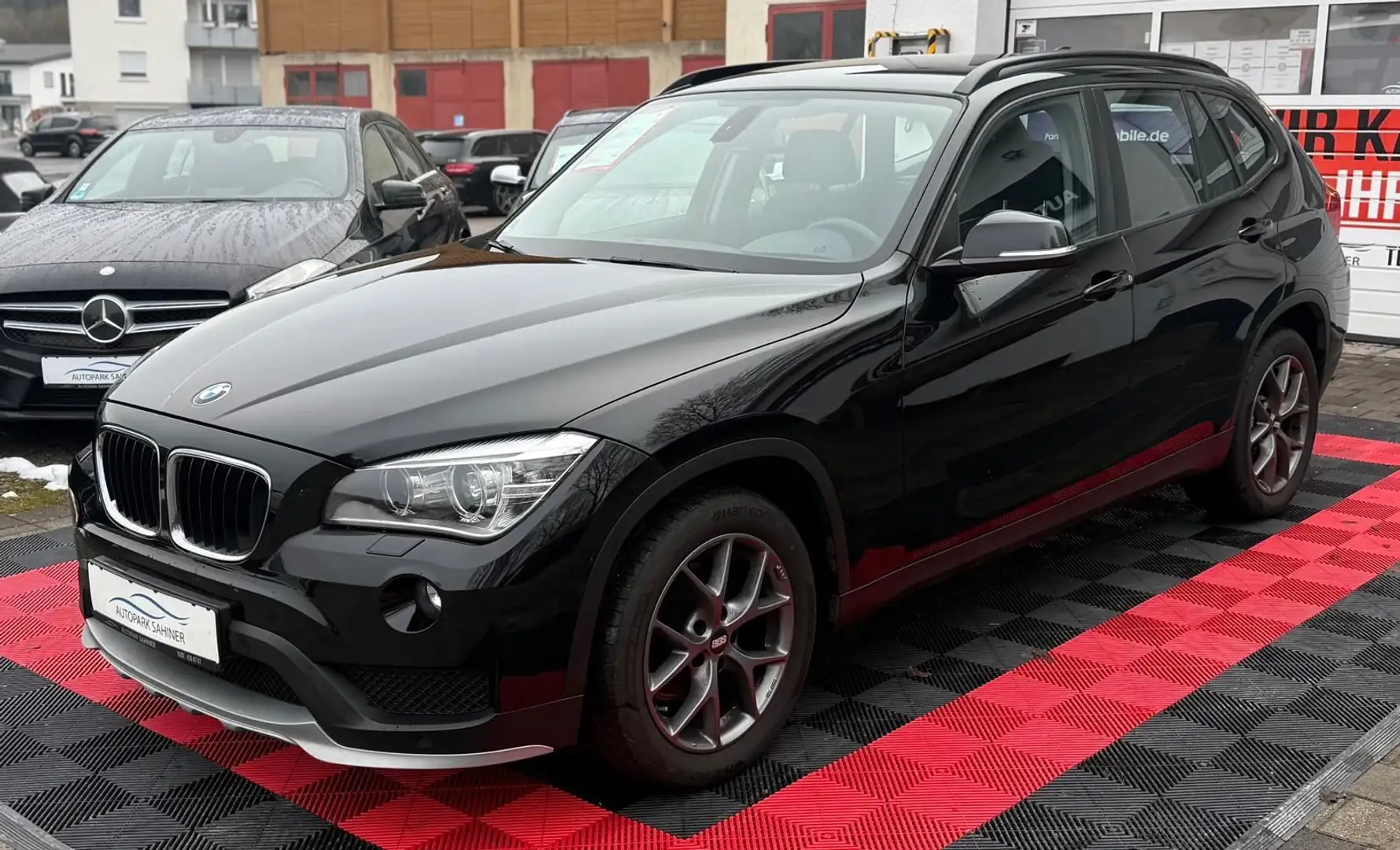 BMW X1 18 d xDrive*KLIMA*PDC*MULTI Schwarz - 2