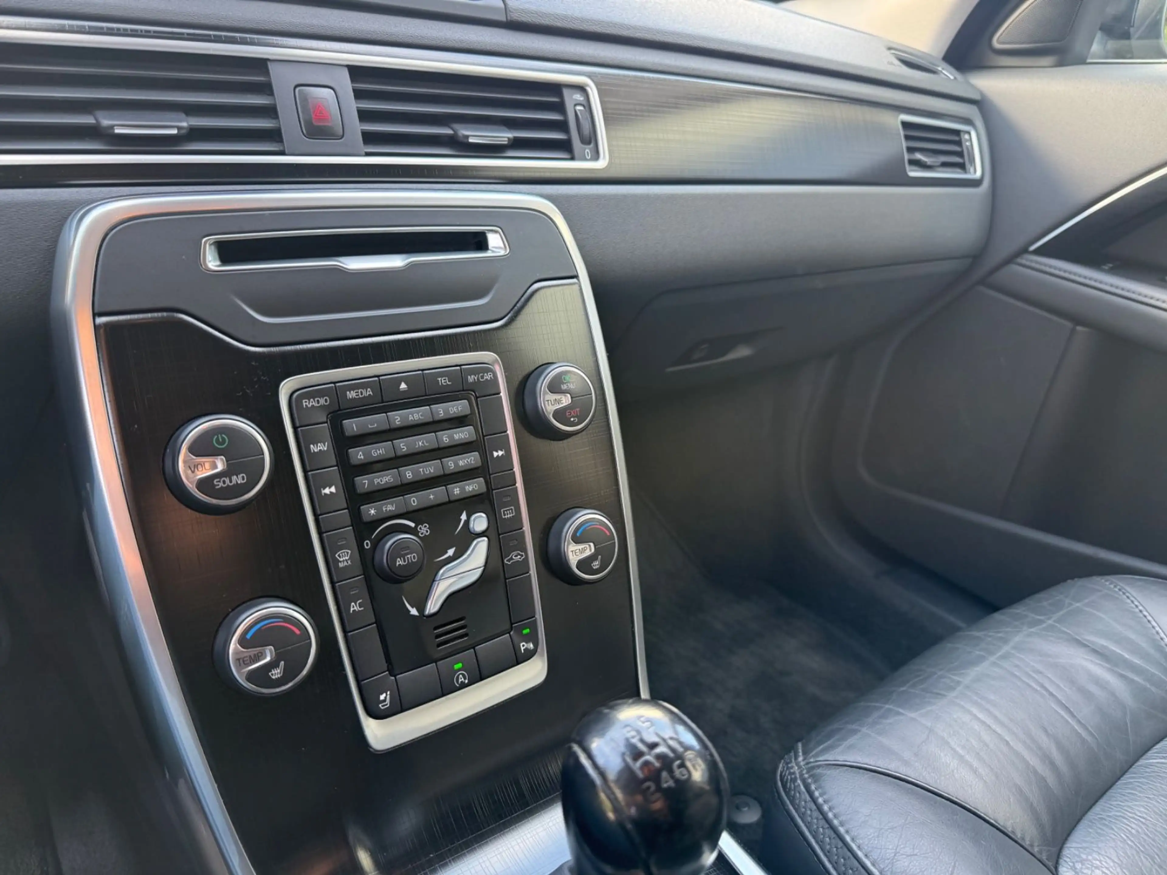 Volvo XC70 Momentum BiXen/Navi/Leder/Einparkh./Sitzhz. — photo 15