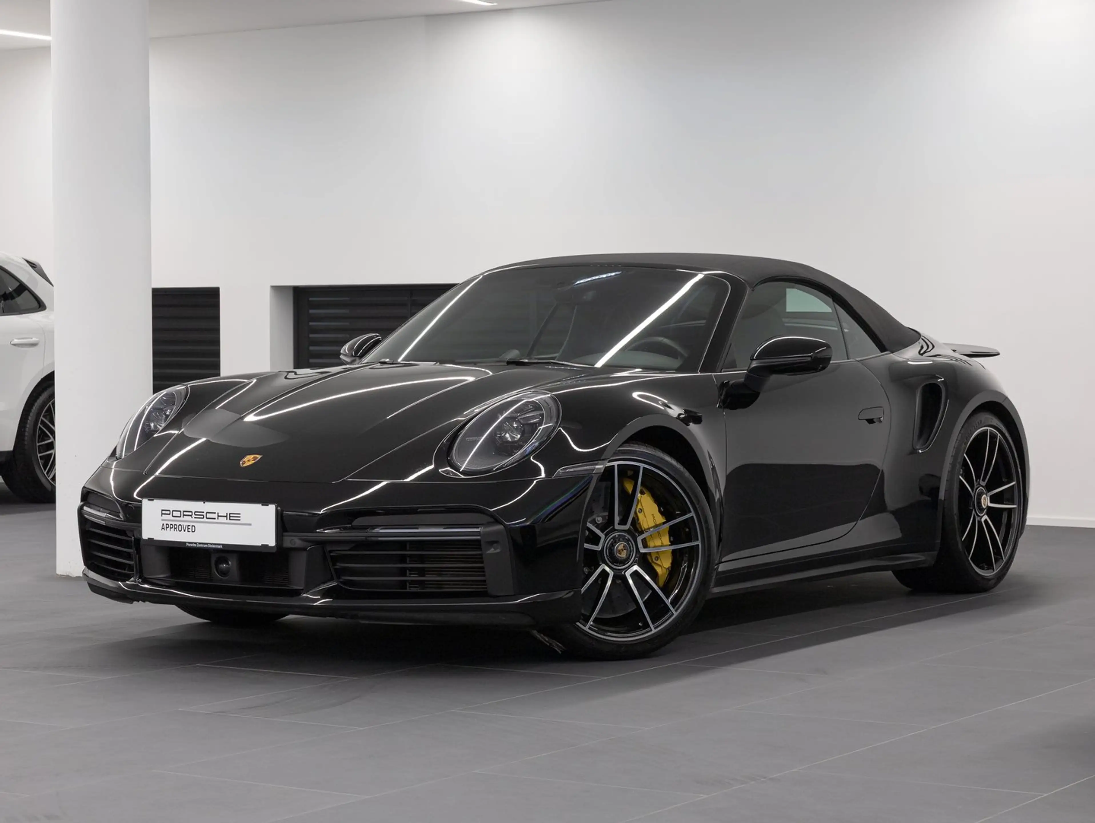 Porsche 911 Turbo S Cabriolet — photo 2