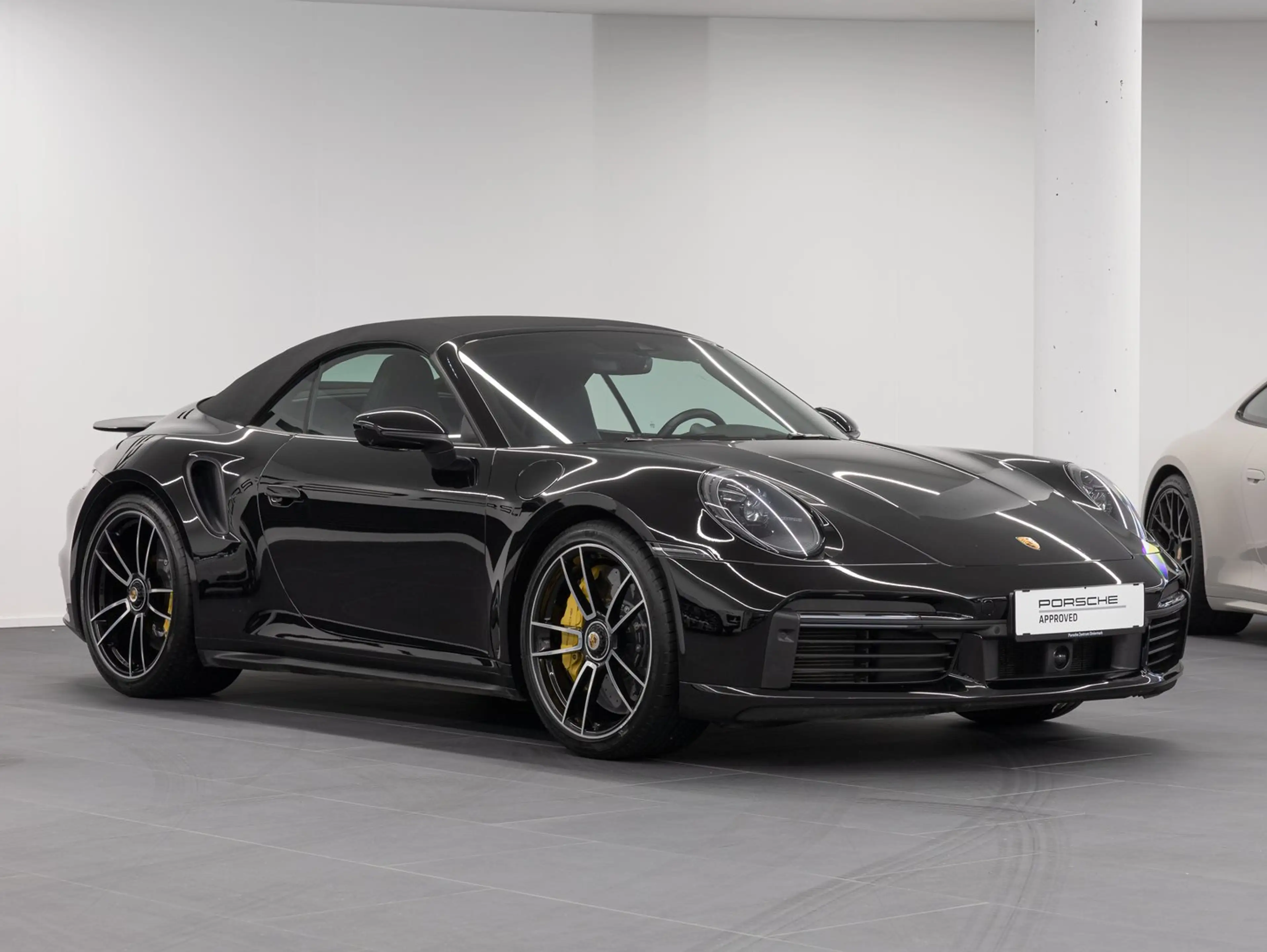 Porsche 911 Turbo S Cabriolet — photo 4