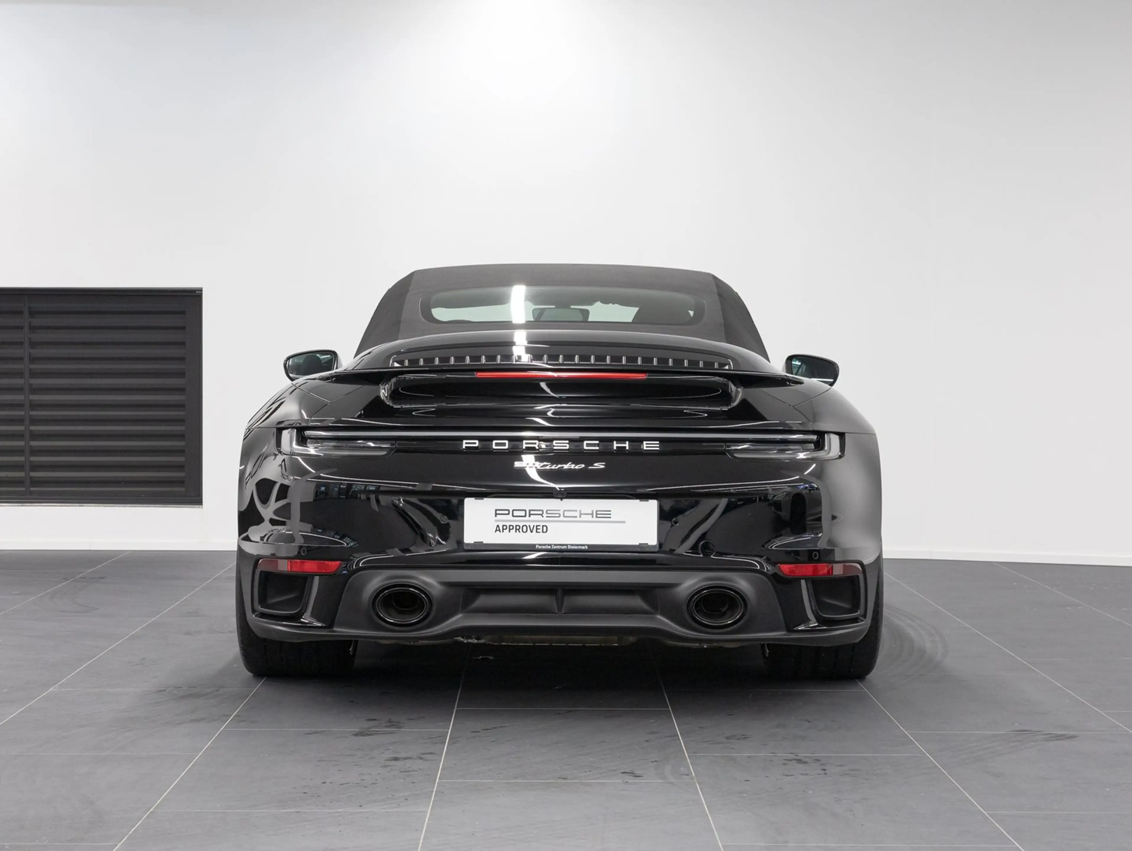 Porsche 911 Turbo S Cabriolet — photo 9