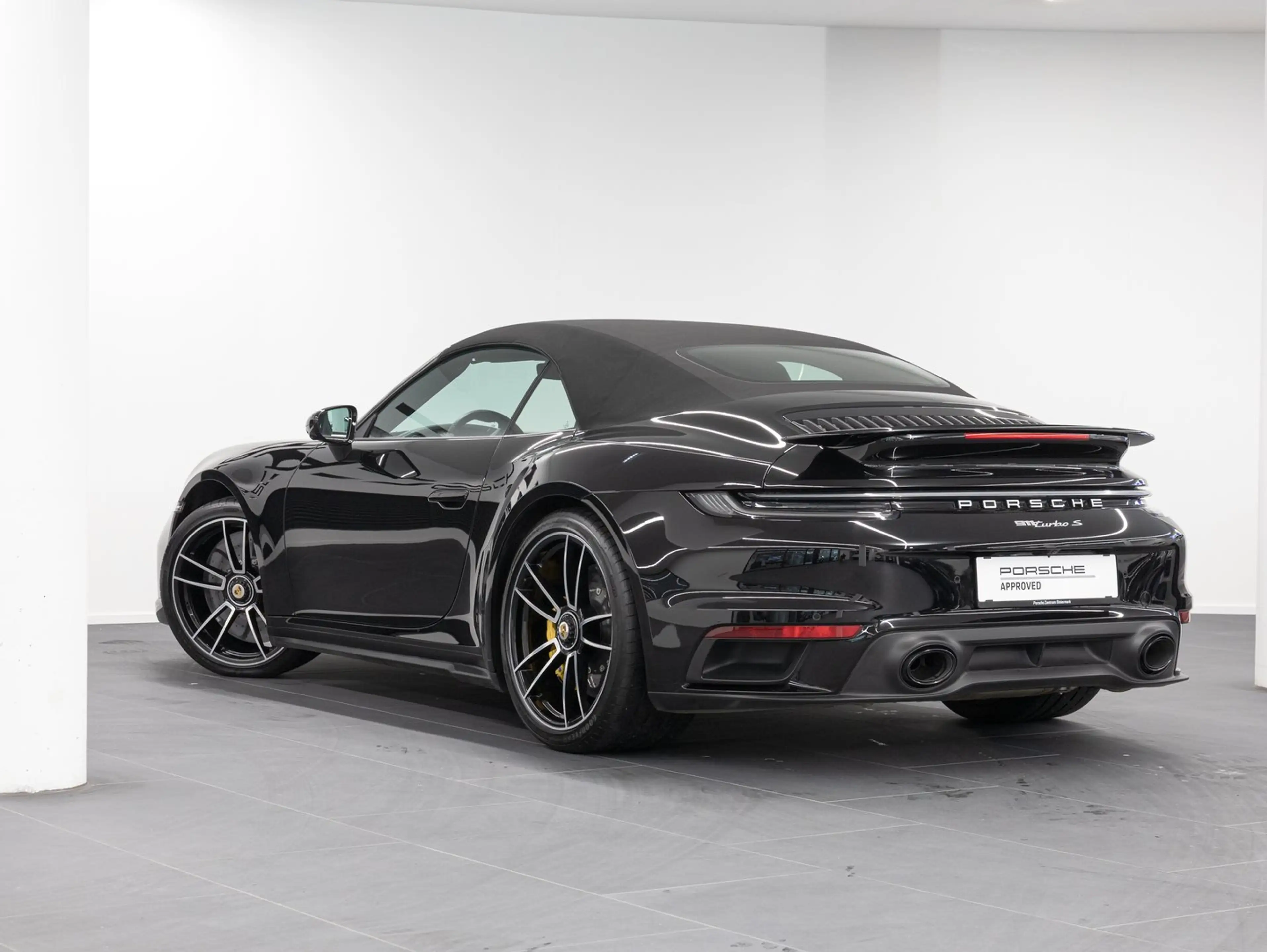Porsche 911 Turbo S Cabriolet — photo 8