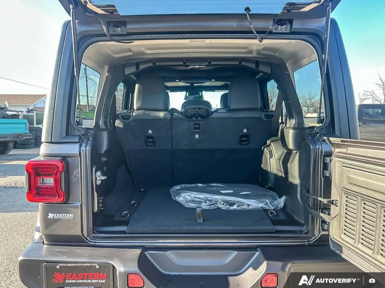 Jeep Wrangler снимка Jeep Wrangler