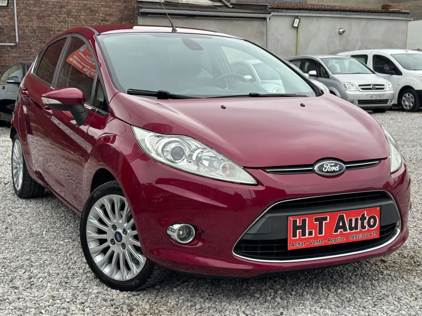 Ford Fiesta Etat neuf/1.25i Titanium euro5 airco Rouge - 2