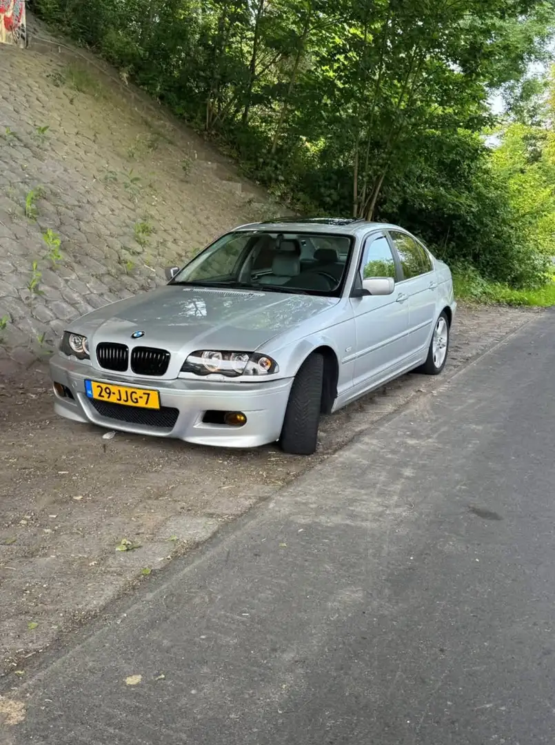 BMW 330 323i Executive Grijs - 2